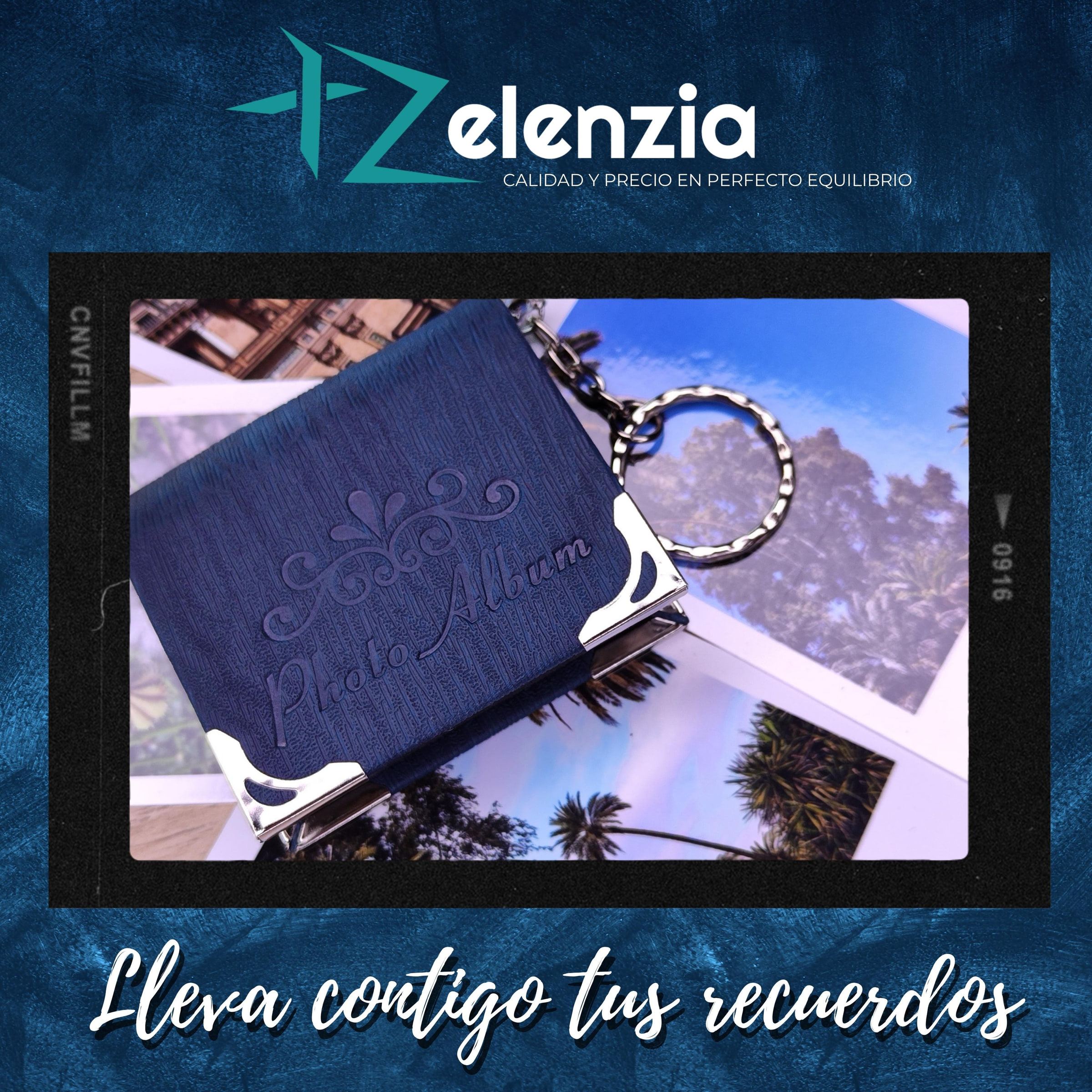 Imagen de ficha con el llavero sobre fotos impresas y el texto «Lleva contigo tus recuerdos».